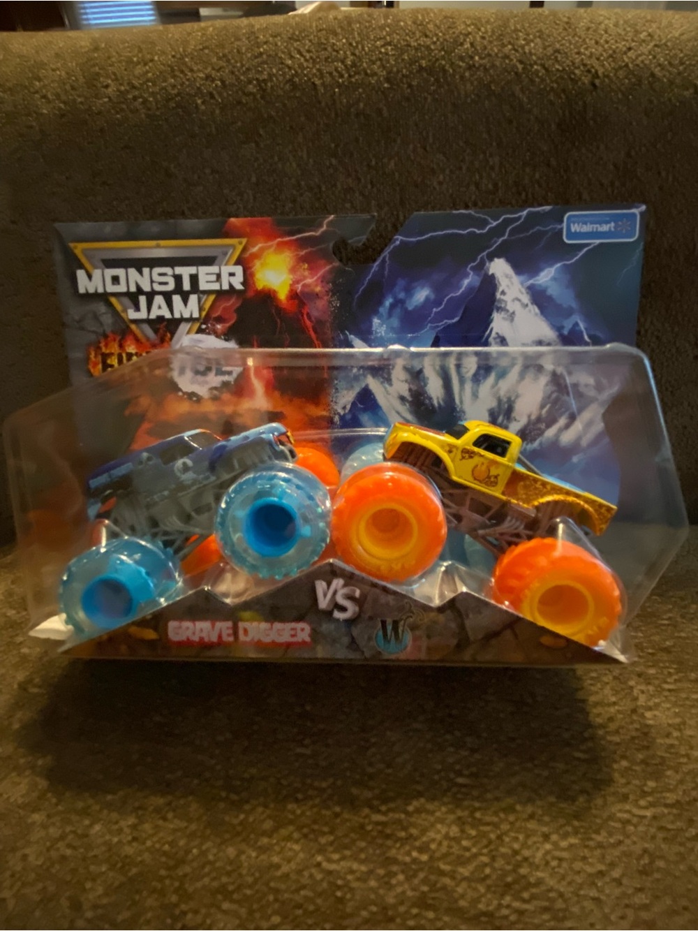 Monster Jam Spinmaster Fire & Ice 2Pack Monster Trucks - Grace Digger & Whiplash